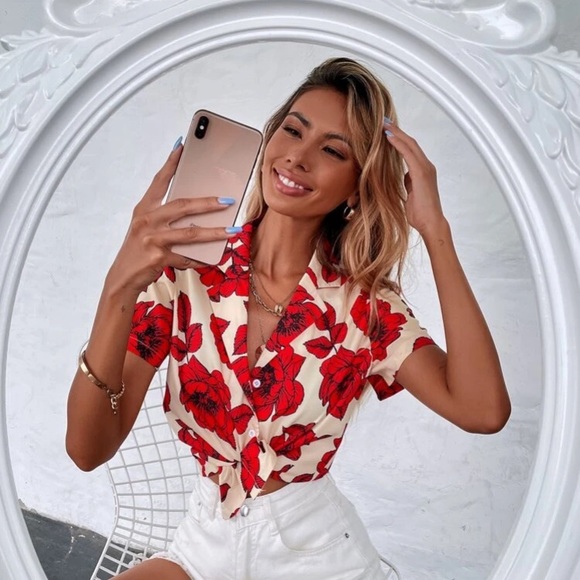 *NEW* Shein Floral button up blouse. - Picture 4 of 11